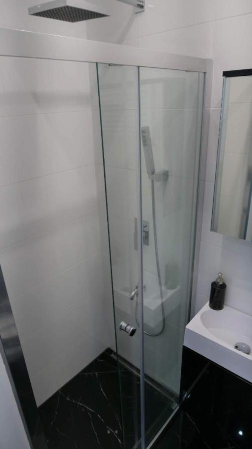 Lux Apartment Виена Екстериор снимка