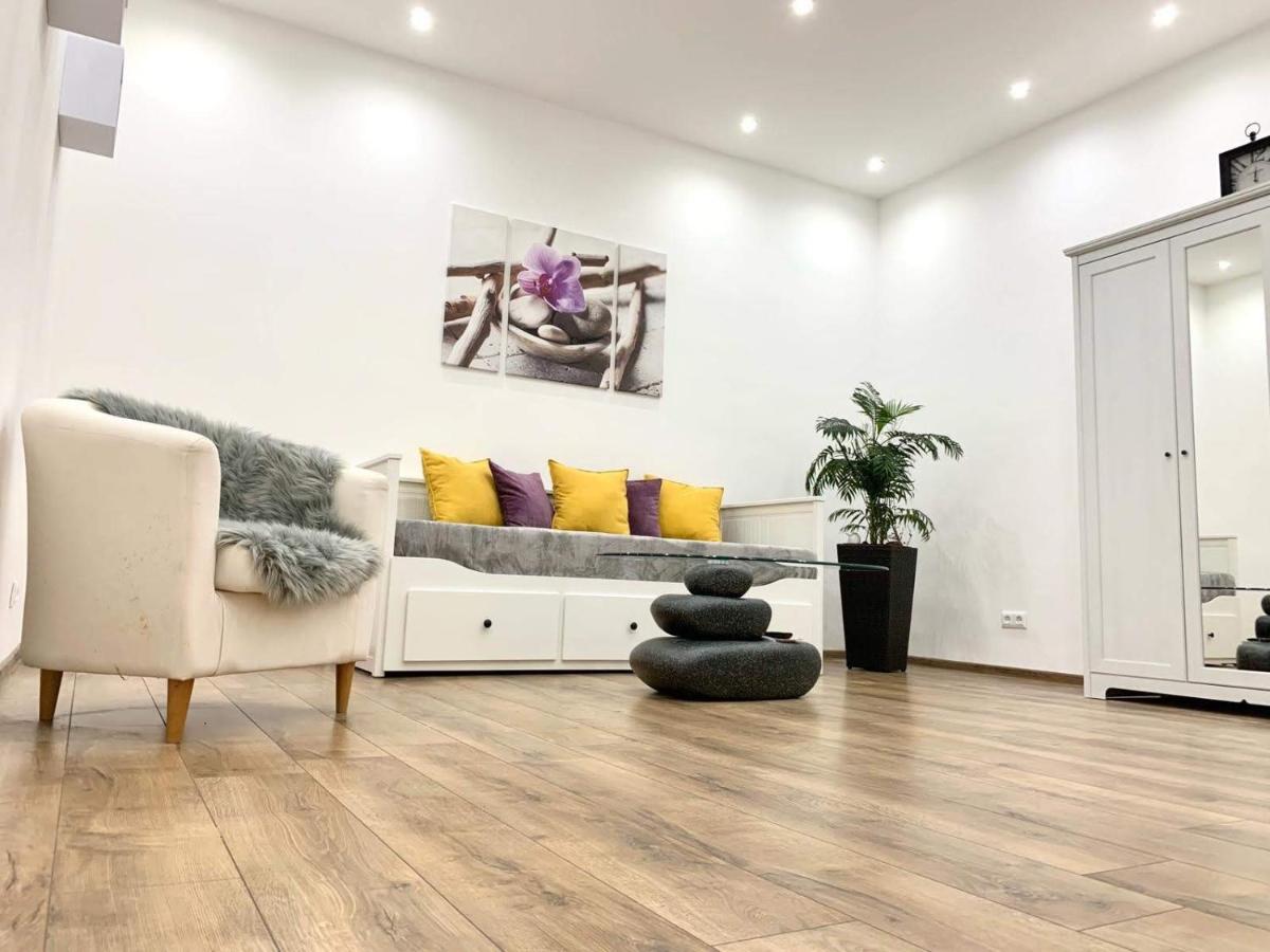 Lux Apartment Виена Екстериор снимка