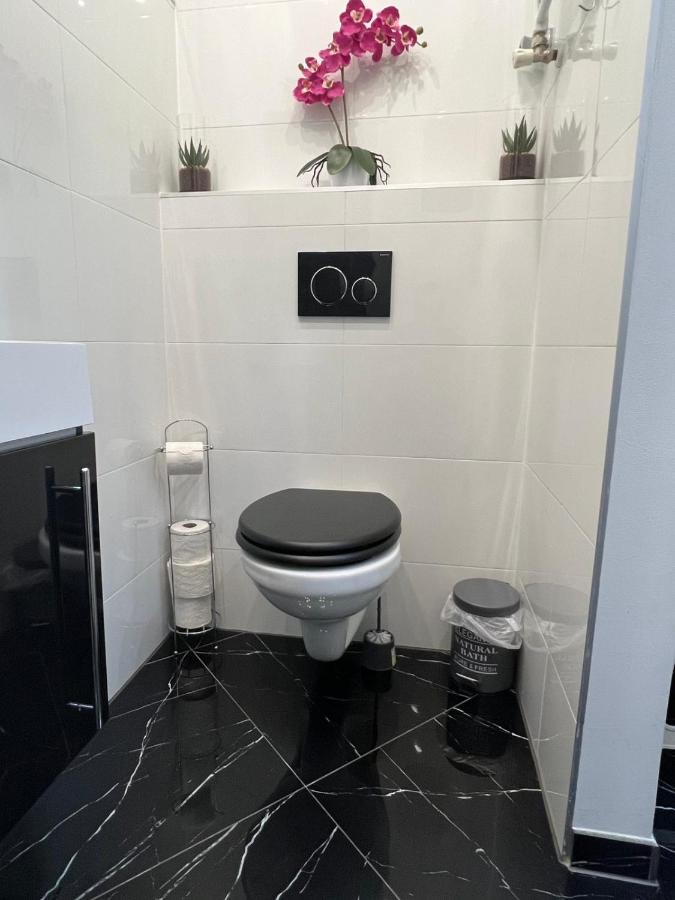 Lux Apartment Виена Екстериор снимка